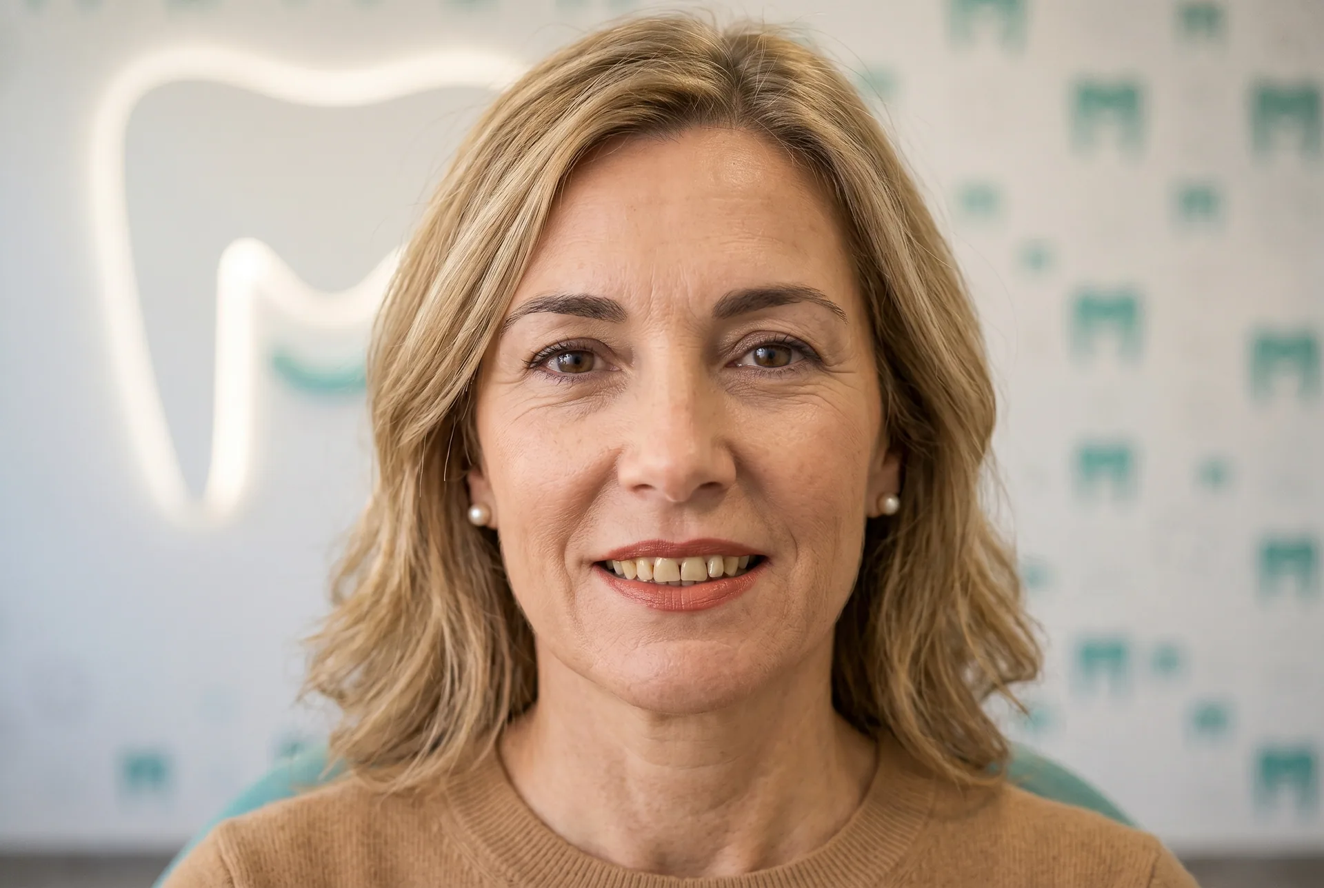 Caso de renovación estética anterior con carillas Emax antes — MAKEDA Barcelona